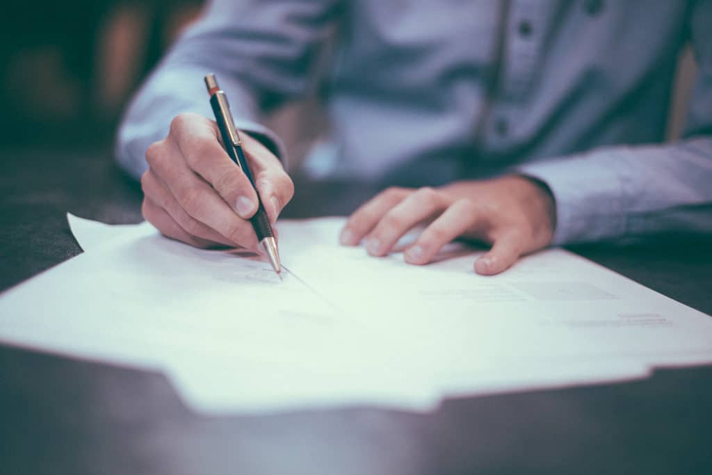signing a vendor contract